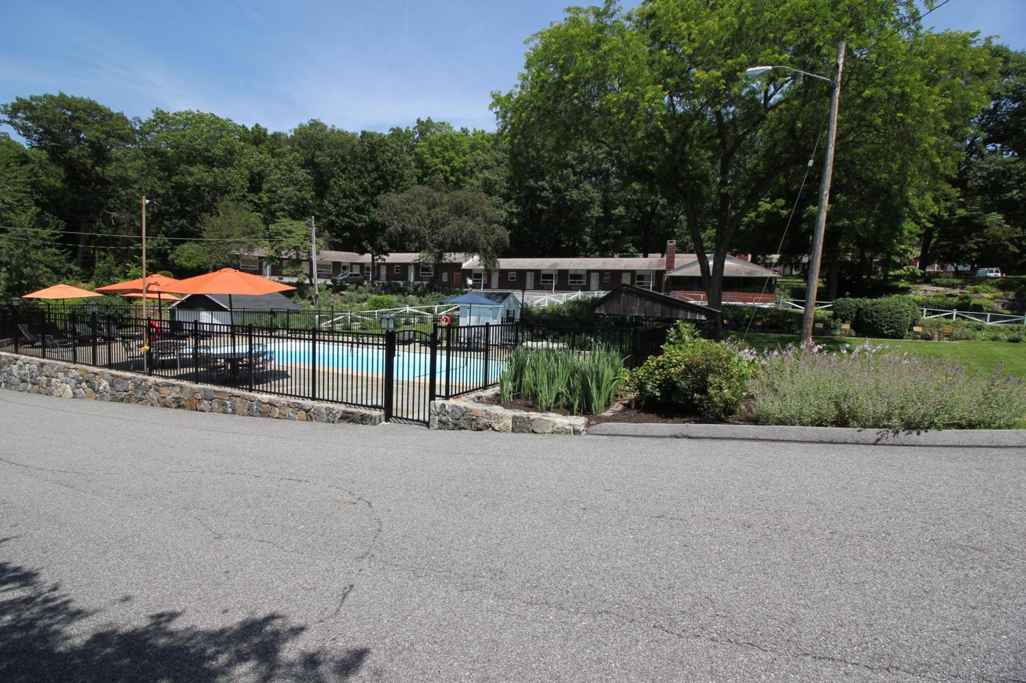 Heidi'S Inn Brewster 외부 사진
