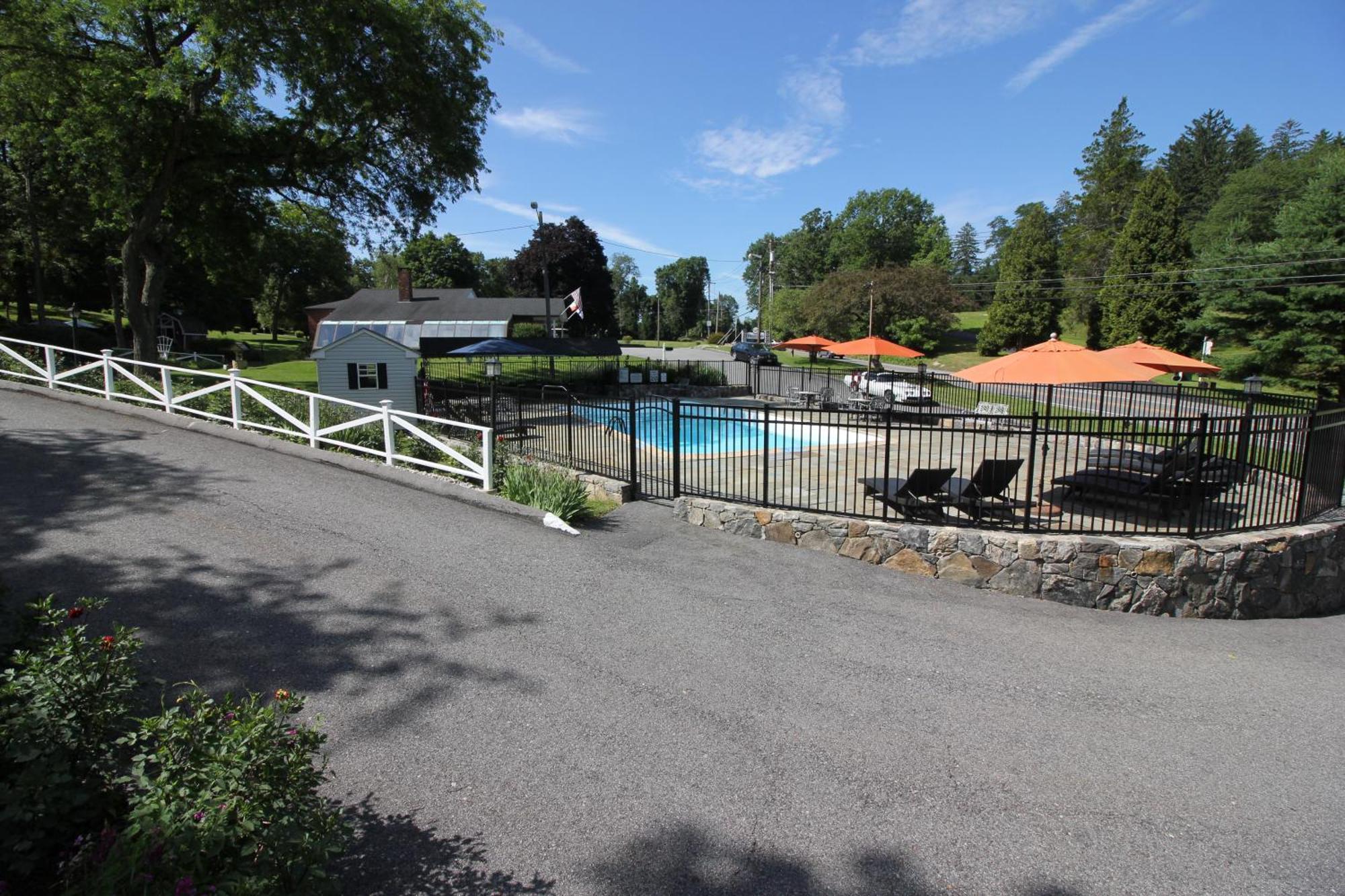 Heidi'S Inn Brewster 외부 사진