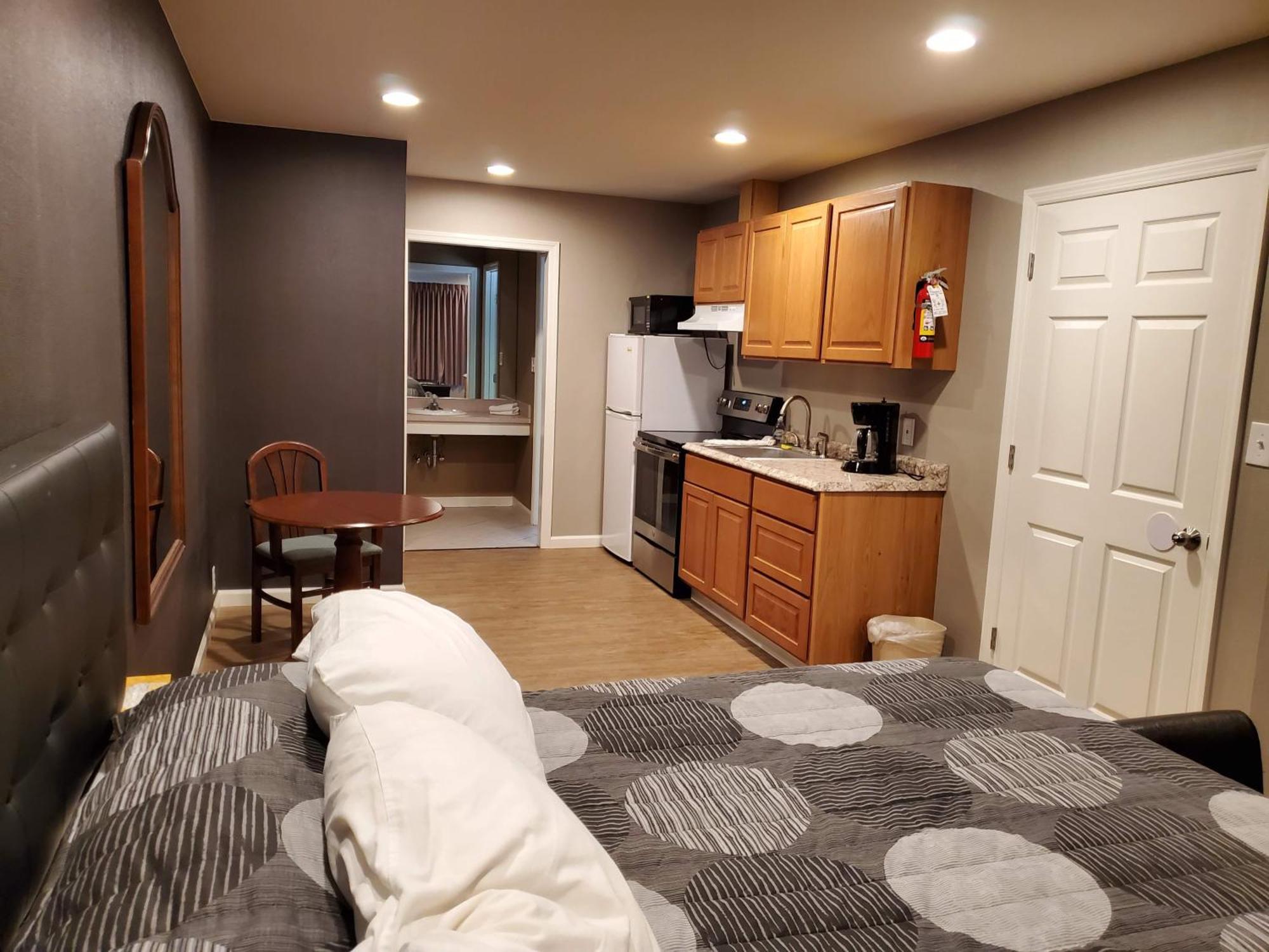 Heidi'S Inn Brewster 외부 사진