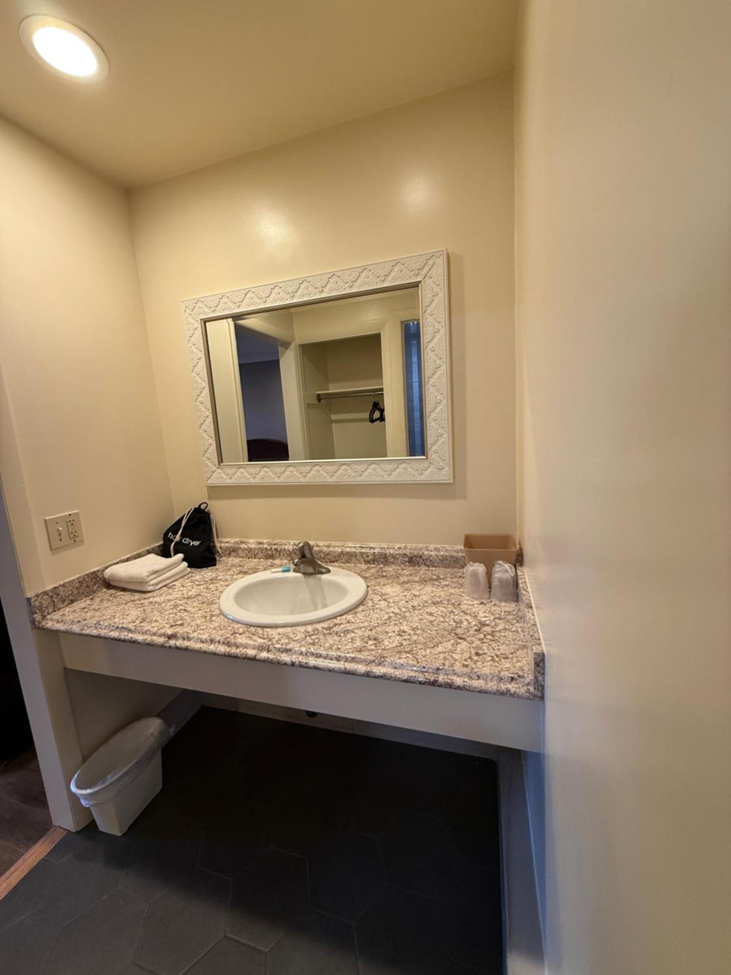 Heidi'S Inn Brewster 외부 사진