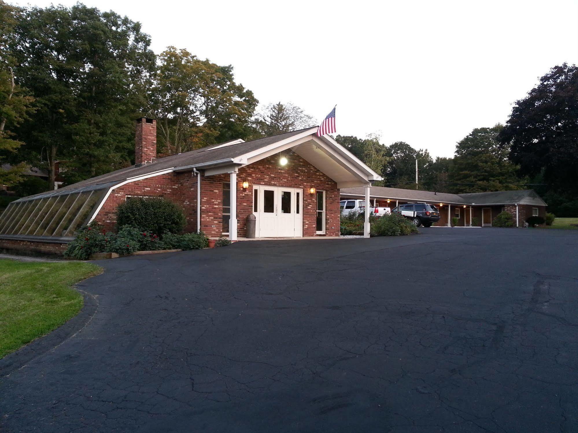 Heidi'S Inn Brewster 외부 사진
