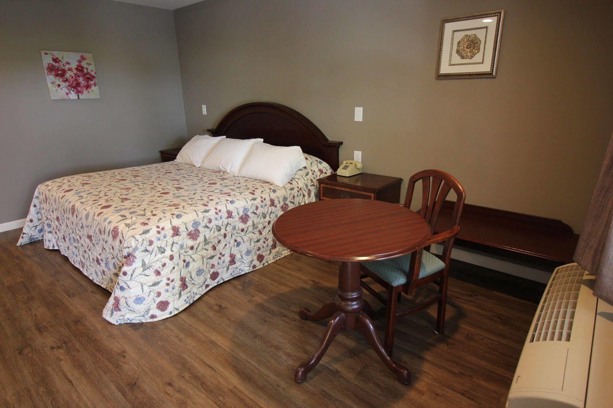 Heidi'S Inn Brewster 외부 사진