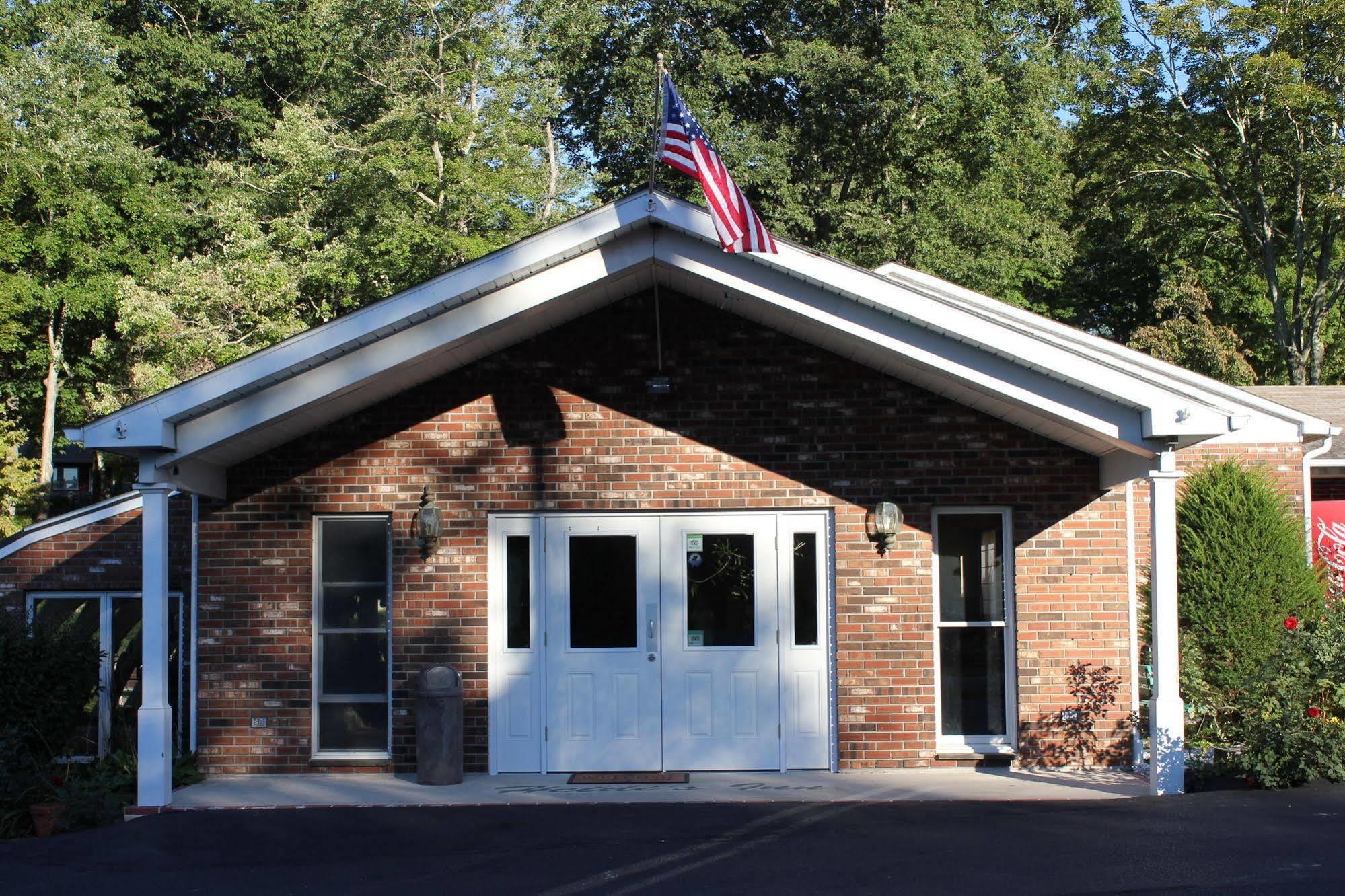 Heidi'S Inn Brewster 외부 사진